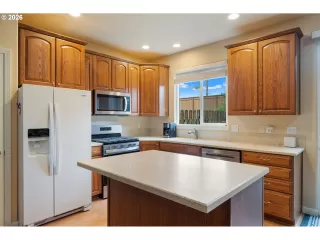 Photo #1: 239456759 Listing 