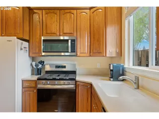 Photo #3: 239456759 Listing 