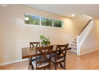 Photo #4: 239456759 Listing 