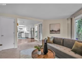 Photo #5: 239569874 Listing 