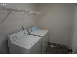 Photo #5: 239591075 Listing