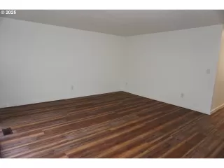 Photo #6: 239591075 Listing