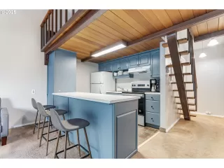 Photo #2: 239661888 Listing
