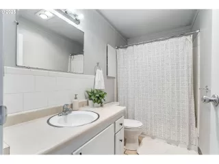Photo #4: 239661888 Listing