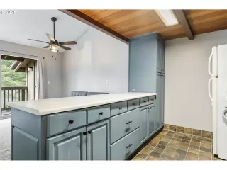 Photo #6: 239661888 Listing