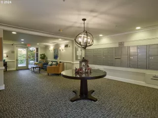 Photo #5: 24000459 Listing