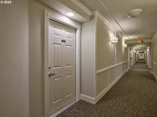 Photo #6: 24000459 Listing