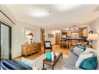 Photo #4: 24000525 Listing