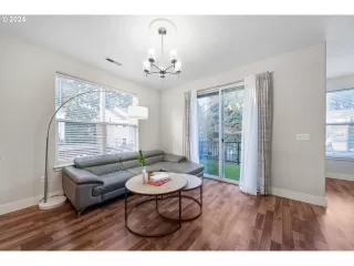 Photo #6: 24000755 Listing