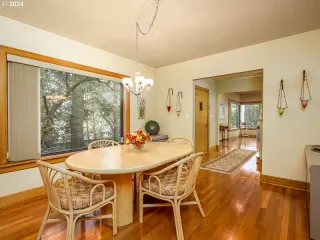 Photo #4: 24000926 Listing