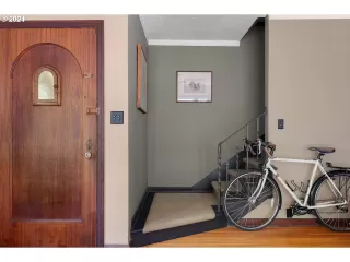 Photo #2: 24000952 Listing