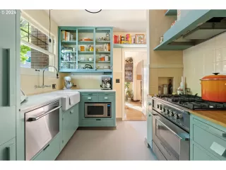 Photo #4: 24000952 Listing