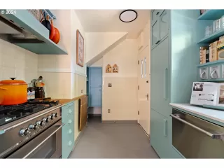 Photo #5: 24000952 Listing