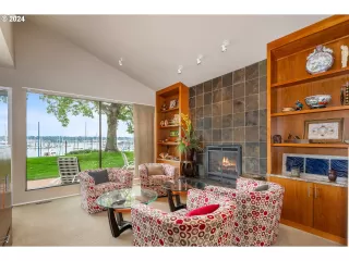 Photo #6: 24000995 Listing