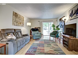 Photo #4: 24001731 Listing