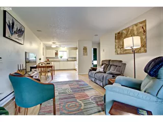 Photo #5: 24001731 Listing