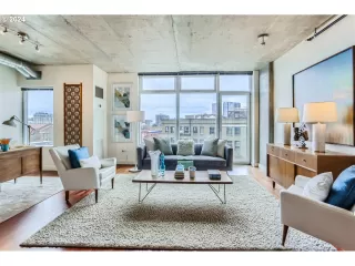 Photo #4: 24002229 Listing