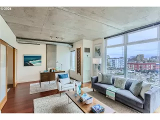 Photo #5: 24002229 Listing