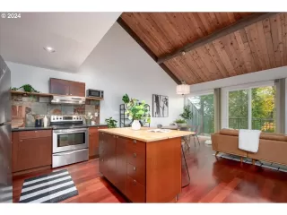 Photo #3: 24002706 Listing