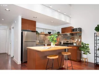 Photo #4: 24002706 Listing