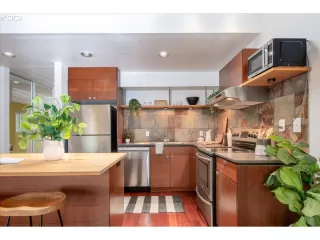 Photo #5: 24002706 Listing