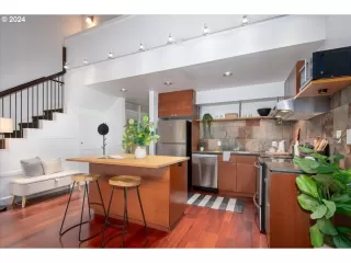 Photo #6: 24002706 Listing