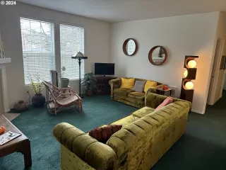 Photo #6: 24003627 Listing