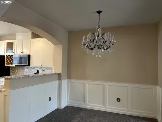 Photo #5: 24004122 Listing