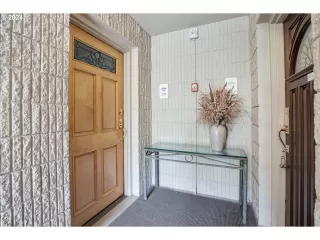 Photo #1: 24004931 Listing