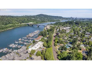 Photo #2: 24004931 Listing