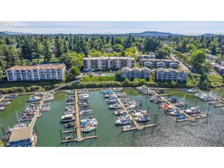 Photo #4: 24004931 Listing