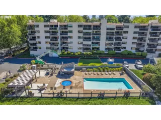 Photo #5: 24004931 Listing