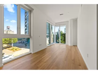 Photo #3: 24005771 Listing