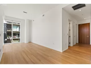 Photo #5: 24005771 Listing