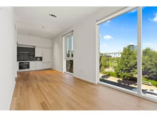 Photo #6: 24005771 Listing