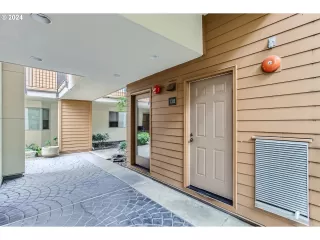 Photo #2: 24006403 Listing