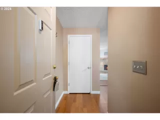 Photo #3: 24007151 Listing 