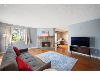 Photo #5: 24007151 Listing 