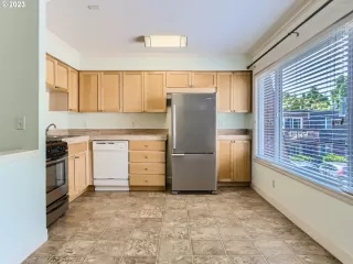 Photo #4: 24007167 Listing