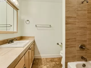 Photo #6: 24007167 Listing