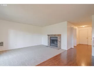 Photo #3: 24007502 Listing