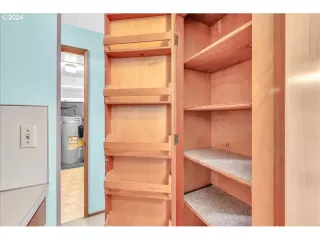 Photo #6: 24007665 Listing