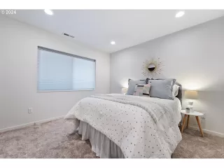 Photo #3: 24008859 Listing