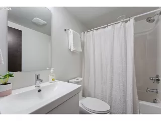 Photo #5: 24008859 Listing