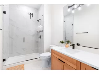 Photo #2: 24008970 Listing