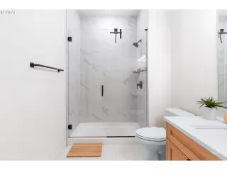 Photo #3: 24008970 Listing