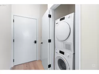 Photo #4: 24008970 Listing