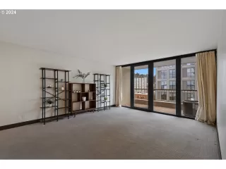 Photo #3: 24008979 Listing