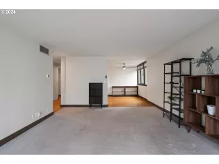 Photo #4: 24008979 Listing