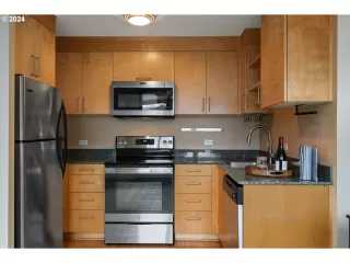 Photo #6: 24008979 Listing
